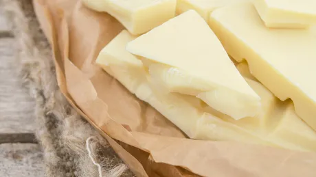 Rețetă ciocolată ALBĂ de casă din 3 ingrediente. Are un gust deosebit!