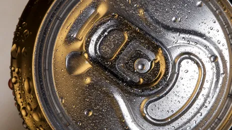 OTRAVA pe care o beau zilnic milioane de români. Tot organismul e afectat, inclusiv creierul!