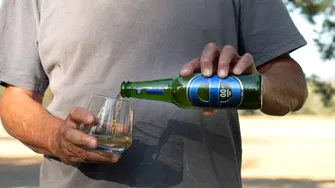 Chiar și cantitățile mici de alcool pot crește riscul de cancer. Consumul de alcool, asociat cu șapte tipuri de cancer