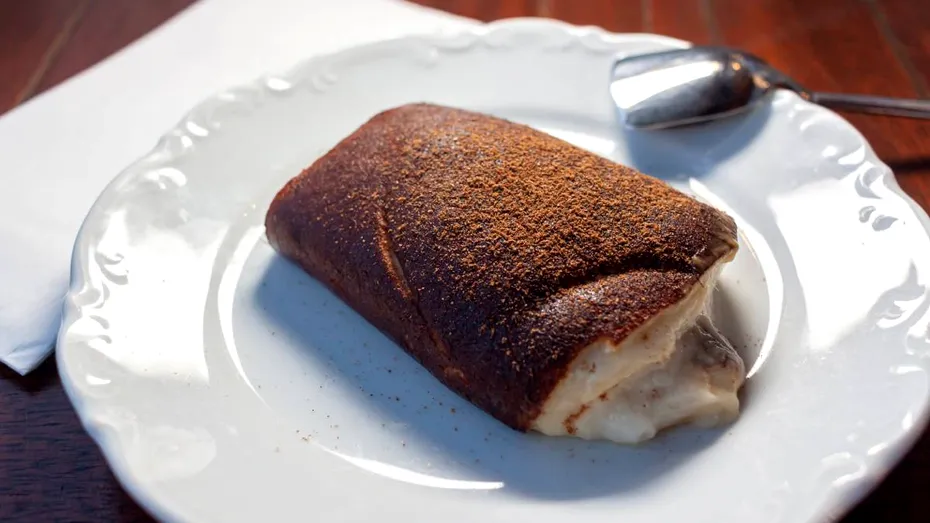 Cum să faci „rulourile sultanului”, desertul turcesc cu lapte și piept de pui. Rețeta pas cu pas pentru Tavuk Göğsü