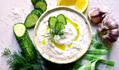 Cum prepari acasă un tzatziki ca la tavernele grecești. Ai nevoie de un ingredient-cheie