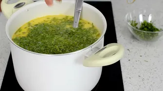 Condimentul care nu trebuie pus, sub nicio formă, în ciorba de miel. O poți arunca la gunoi, dacă faci greșeala asta