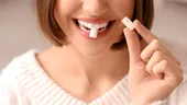 Ai înghițit gumă de mestecat? Ce se întâmplă cu ea în organism: rămâne sau nu lipită de intestine