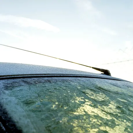 Cum să faci lichid de parbriz acasă! Rezistă la temperaturi de −20°C și nu costă mult