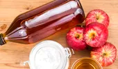 Bicarbonatul de sodiu şi oţetul de mere: împreună sau separat? Beneficii şi riscuri
