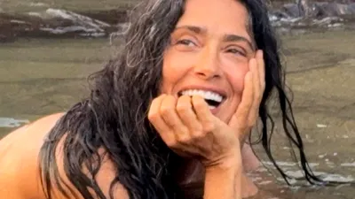 Salma Hayek, apariție incendiară la 60 de ani. Fotografia nud care a făcut senzație pe Instagram. „Sunt recunoscătoare”