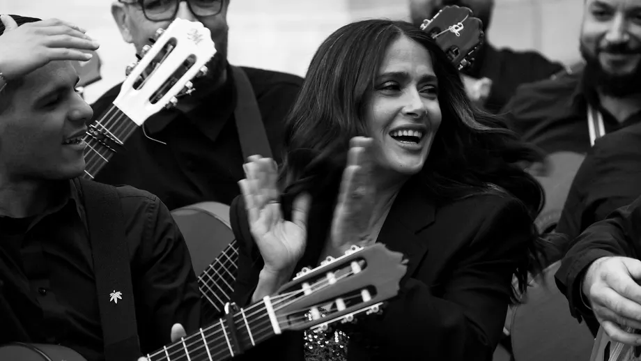 Secretul unei siluete perfecte, dezvăluit de Salma Hayek. Ce face pentru a arăta atât de bine