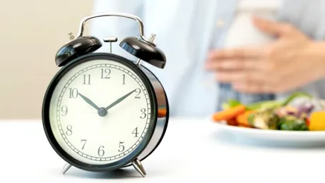 Ce se întâmplă în corpul tău dacă nu mănânci nimic timp de 24 de ore? Beneficii și riscuri pentru sănătate