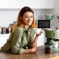 Bei cafea în fiecare zi? În aceste 5 situații poate face mai mult rău decât bine