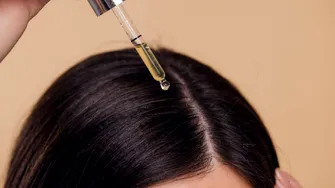 Hair oiling: ritualul de îngrijire care a devenit viral