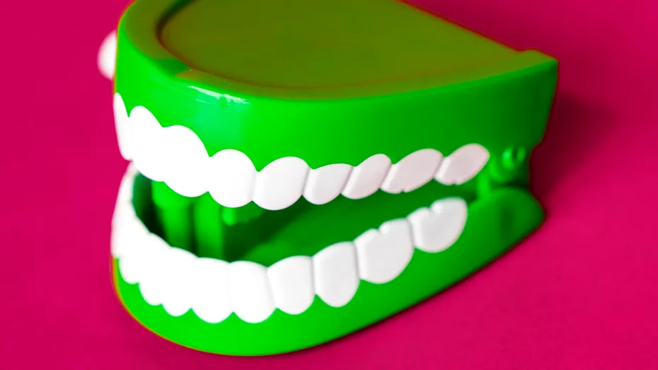 Albirea dentară: tipuri, cui se recomandă şi ce trebuie să facem după