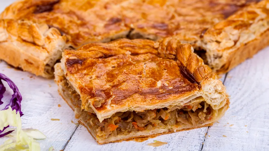 Plăcintele de post cu varză călită, rețetă de la mănăstire! Nu se pregătesc greu și sunt delicioase