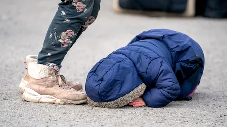 Imagini emoționante cu un copil de 3 ani după ce trece granița