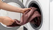 De ce nu e bine să speli prosoapele împreună cu hainele? Singura excepție permisă