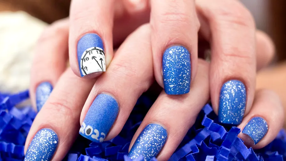 Culoarea-vedetă a sezonului pe unghii. 9 idei de manichiuri care nu se demodează niciodată