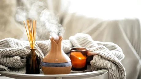 Cum să faci parfum de cameră din ingrediente naturale. Rețete simple cu bicarbonat de sodiu sau scorțișoară