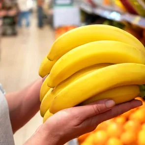 Categoriile de persoane care nu ar trebui să consume banane și portocale! Cum le afectează sănătatea, de fapt