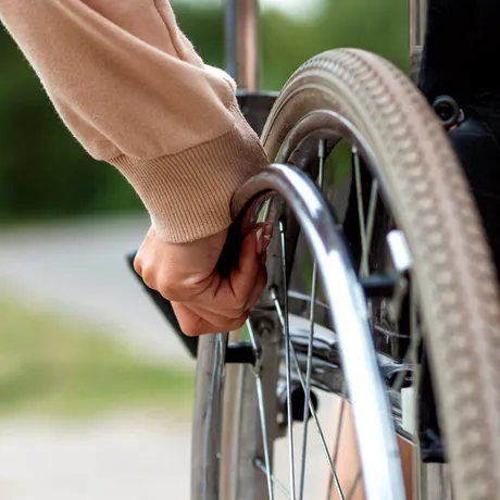 Motivul ireal pentru care o femeie a rămas fără pensia de invaliditate!