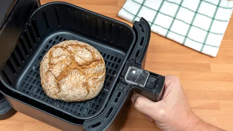 Cum să faci pâine în airfryer. Rețetă simplă și rapidă pentru o pâine pufoasă cu crustă aurie