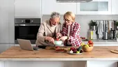Dieta după 65 de ani. Ce trebuie să mănânci să trăiești mai mult și mai bine