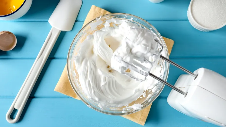 Secretul cofetarilor pentru frișca perfectă făcută în casă! Rețeta rapidă prin care nu se taie