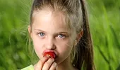 Copilul tău preferă dulciurile în loc de fructe şi legume? Află de ce!