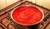 Cum se face sucul de roșii pentru iarnă – REȚETA. Condimentul care îi dă un gust nemaipomenit