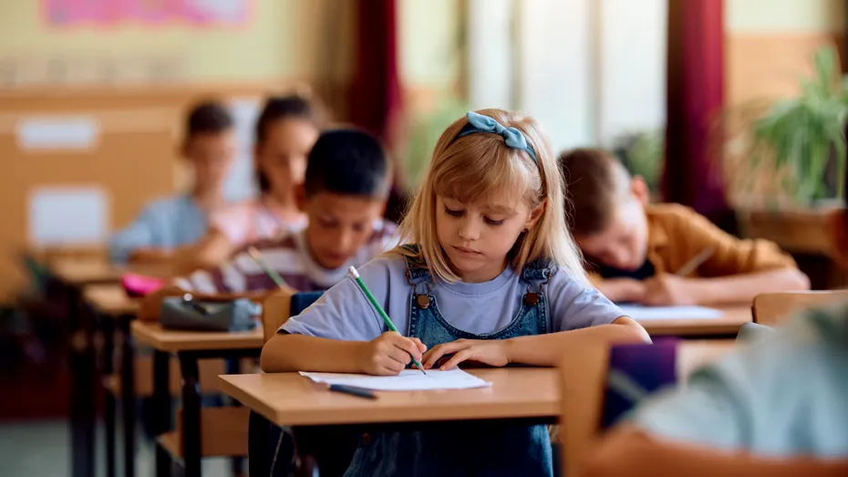 Cum îți ajuți copilul să se adapteze la o școală nouă. Sfaturi utile pentru părinți