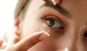 Prima pereche de lentile de contact: ce pot învăţa românii despre acest dispozitiv medical