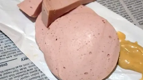 Care este cel mai nesănătos parizer, de fapt. Se găsește în toate supermarketurile din România