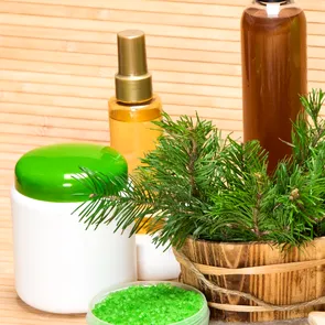 Plantele pe care le poți transforma în șampon natural. Ingredientul de 1 leu care te ajută să încetinești căderea părului
