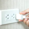 De ce auzi zgomot în priză? Ce semnifică acest lucru și când e cazul să apelezi la un electrician
