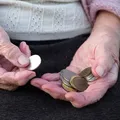 Sprijin financiar pentru pensionarii cu venituri mici în 2026. Ce sume se acordă automat și cine trebuie să depună cerere