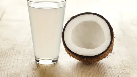 Care e diferența dintre laptele de cocos și apa de cocos? Primul costă 7 lei la supermarket
