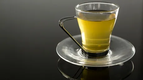 Amestecă această pudră naturală cu apă fierbinte și obții o soluție naturală pentru slăbit! Are la bază trei condimente