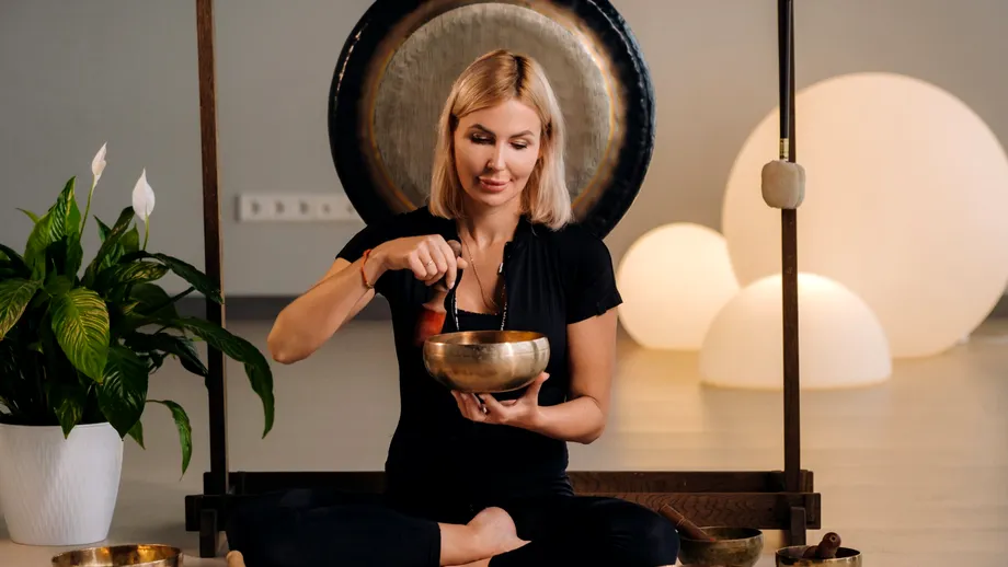 Ce este meditația cu boluri tibetane și de ce merită încercată
