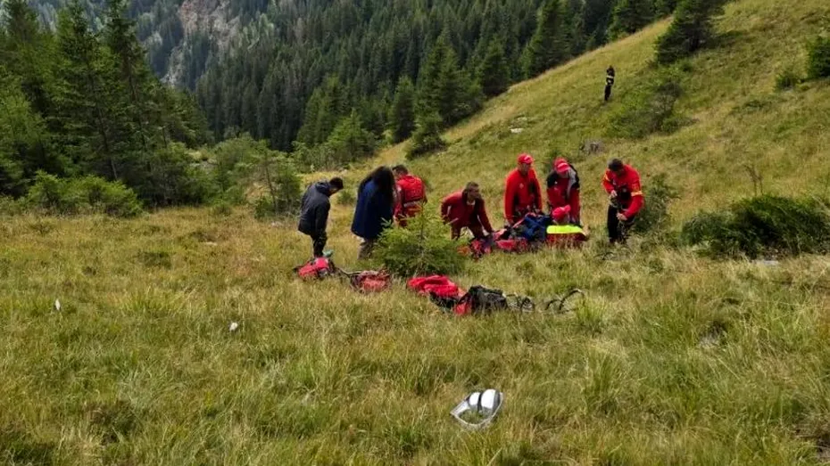 Cine sunt tinerii care au căzut cu mașina în râpa de peste 200 de metri! Singurul supraviețuitor a rezistat 10 ore să vină medicii