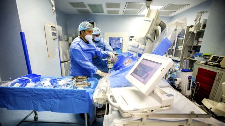 Premieră națională la ARES: Un dispozitiv de resincronizare și defibrilare cardiacă montat fără a trece prin valva tricuspidă a inimii