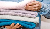 Cum cureți în profunzime prosoapele înainte de vară. Trucurile simple care elimină mirosurile și le fac din nou pufoase