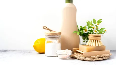 Motivul pentru care ar trebui să pui sare în detergentul de vase. Cum te poate ajuta acest truc genial