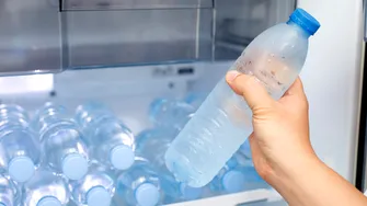 De ce apa cu gheață nu este recomandată pe caniculă și ce ar trebui să bei în schimb