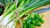 Ceapa verde, minune pentru sănătate. De ce trebuie mâncată zilnic de diabetici și hipertensivi