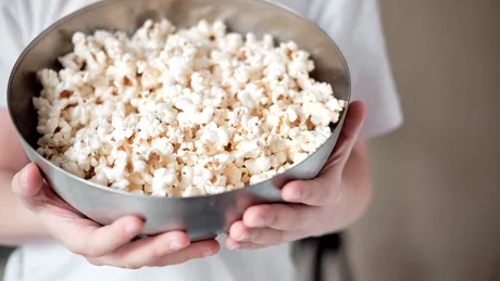 Cum să mănânci popcornul ca să nu te îngrași