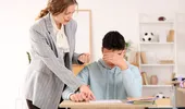 Cum ar trebui să reacționeze părinții când copilul ia o notă mică. Greșelile care pot face mai mult rău decât nota / VIDEO