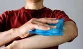 Gheață sau compresă caldă pentru durere? Un medic explică diferența și când trebuie folosită fiecare