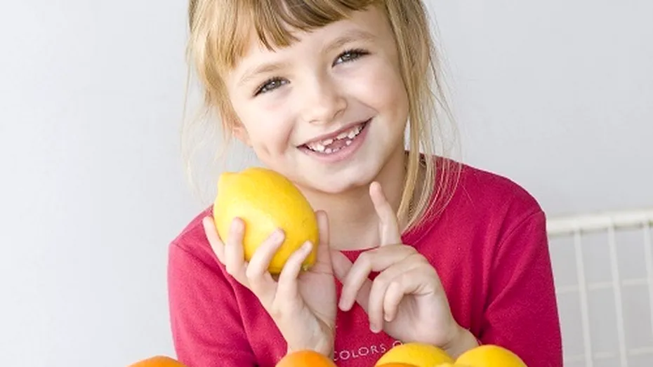 Cum îi convingem pe micuţi să mănânce mai multe fructe şi legume?