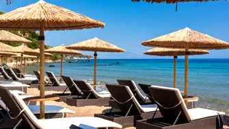 A plătit 7.000 de euro pentru vacanța în Grecia, dar nu a găsit șezlong nici la ora 6 dimineața. Ce despăgubire a primit
