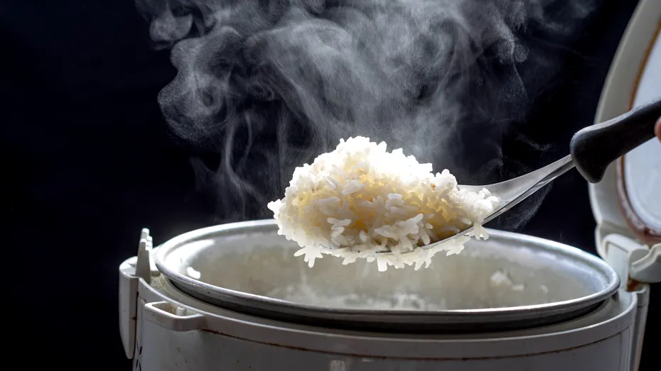 Cum să previi lipirea orezului de fundul oalei: sfaturi simple care te vor scoate din încurcătură