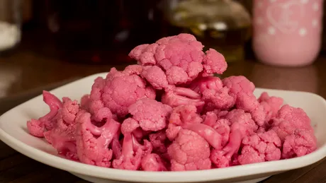 Cea mai bună conopidă murată în saramură. Ce să pui în compoziție ca să aibă culoarea roz