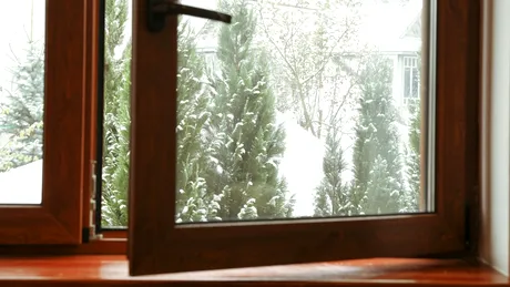 De ce trebuie să aerisești casa chiar și când e frig? Obiceiul simplu care îți protejează sănătatea